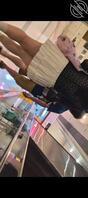 扶梯抄底美腿女孩