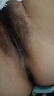 母狗老婆半夜发骚自慰揉逼，来个大鸡巴干死这个骚货。