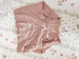 两位同学来找小学妹了，听对话应该是商量合租三室的事情，以后可能没得玩了2