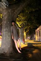 就喜欢把逼漏出来---衡山路夜晚超大胆露出，行人路过不知道看到没