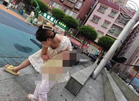 意淫偷拍人妻人母 ai脱衣1