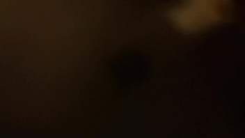 骚妻口活，小骚穴把假鸡吧给夹出去了