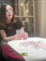 南方人妻打牌输了，当着老公面 被操