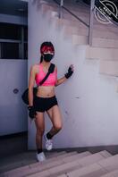 就喜欢把逼露出来---懂小姐姐健身房内，人前，大胆脱衣露出！0