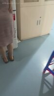 趁她不注意偷拍，差点被路人看到