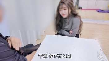 【真实乱伦】瑜伽房品尝舅妈无毛嫩逼性爱狂欢 无毛嫩穴 女性口交 绝美黑丝2