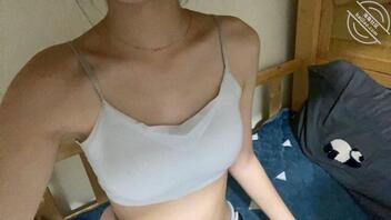 08年少女粉嫩小穴，嫩不嫩你说了算