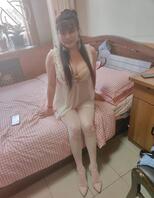 骚逼迫不及待，穿上自己买的情趣睡衣卖弄风骚！