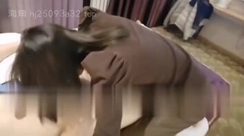 一边挨操一边跟老公聊天