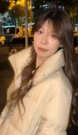 【广东骚货前女友 苏露月 第三弹 骚穴里塞着道具 双腿大开 一边足交一边被玩弄小穴】 苏露月骚穴里塞着道具，双腿大开，男友边操边玩弄，还有足交片段。老司机滑动这些画面，最直接的感受就是真实——普通前女友的私密被完整记录下来，尺度直接拉满。0