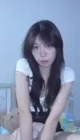 【广东骚货前女友 苏露月 第三弹 骚穴里塞着道具 双腿大开 一边足交一边被玩弄小穴】 苏露月骚穴里塞着道具，双腿大开，男友边操边玩弄，还有足交片段。老司机滑动这些画面，最直接的感受就是真实——普通前女友的私密被完整记录下来，尺度直接拉满。1