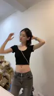江苏无锡04年175极品模特网红 各种性感情趣制服丝足 酒店沦为有钱人胯下玩物 任由大鸡巴无套抽插灌精1