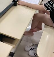 偷拍大学生玉足
