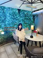 抖音300万粉丝网红【天降之雯】露点洗澡撒尿，嫩妹反差婊美女，清纯外表下一颗淫荡的心，展示挺翘小乳头，粉嫩骚逼，真是个小骚杯啊 0
