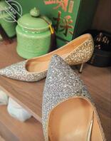 给大家分享下自己母亲和自己舅妈的骚鞋 每双全都被我打满过 很舒服很刺激2