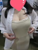 双生姐弟&mdash;&mdash;7. 为给姐姐找工作请兄弟吃饭，房间看姐姐的酥胸太好看了