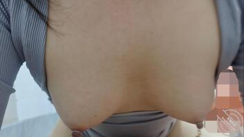 老婆出去逛街穿的太骚受不住带回家一顿猛操。1