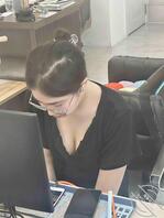 偷拍的公司同事，事业线太饱满了1