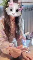 极品白虎淫妻 三岁小宝宝 约炮体验 《超长的jb中出！》 这个线下粉丝 看样子是憋很久了&hellip; 后入我的时候 下面一直插着不拔出来 勾着腰把我奶子捏得又红又肿 我被干得又疼又爽 真的受不了了