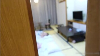 【绿帽淫妻】娇妻被别人操得洞口都大了，自己也不能嫌弃啊_HD_手机高清