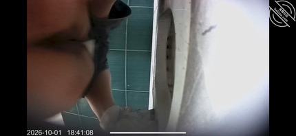 手搓厕所隐藏摄像 22