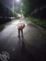 拉面馆回族小骚妻，昨晚露出大屁股不知道你们说怎么玩