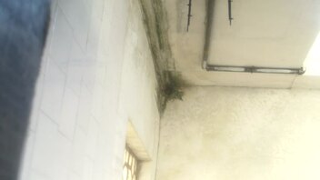 沟厕偷拍红内裤老师尿尿（转载）