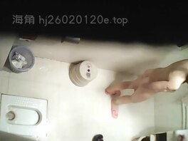 摄像头偷拍哥哥和嫂子洗澡