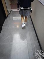 继续偷拍白腿网管
