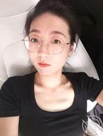 提供两个反差婊，二选一该怎么选1