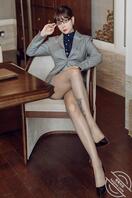 六十五、酒店拍摄---俏秘书职业装酒店拍摄，漏内内了哦1