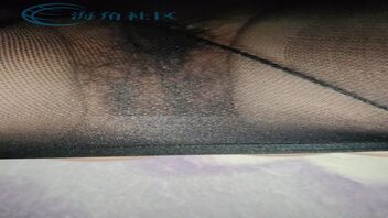 给大家看看老婆的骚逼，大家评论一下，如果喜欢大家多支持一下