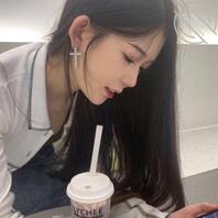 兰州反差美女打桩骚穴到高潮，小母狗主动含着我肉棒不停的吸允着，无套插入简1
