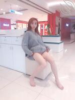 就喜欢把逼露出来----超级大胆小姐姐，塞着肛塞逛商场，看着都刺激2