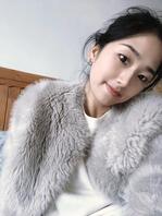 哪只母狗能让你爽，让她成为背景合照射屏