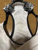 射在女内裤裆部