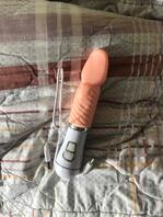 堂嫂已经很久没有性生活了，手里的成人用品又多了0