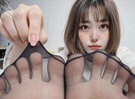 有看着丝足脚底射屏意淫的爸爸嘛，给你丝袜足交2