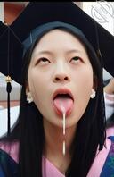 无底线贡献亲妹这条母狗，有没有认出的，尽情辱骂羞辱她，真想把妹妹操怀孕