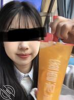 给女大水杯进行打胶1