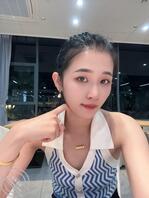 大脸盘子骚逼被潜入打胶0