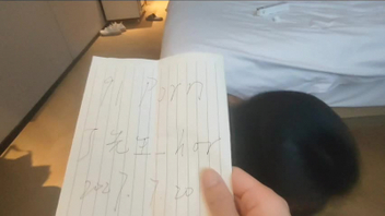 [原创]申请验证视频。午休时间母狗出来被调教舔脚、抠鼻和爆菊