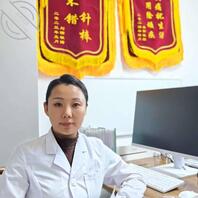 人妻医生裙底被拍1