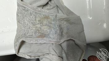 我的高中妹妹刚换下来的内裤，拿着狠狠撸了几发，想看海友怎么羞辱玩她1