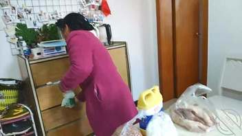 和老妈发生关系后的第一天,因为早上孩子在身边摸了一下老妈屁股后和我翻脸了1