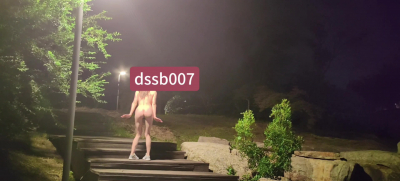公园人前扭扭