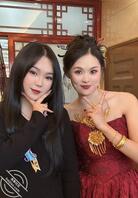 骚新娘和骚伴娘操了就爽1