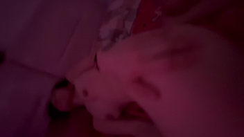 176瑜伽馆人妻老板娘卧室让她自己玩骚穴