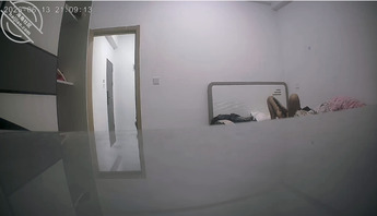 [原创11]无意中偷拍到妈妈用黄瓜自慰，我回到家还看到黄瓜放在桌上0