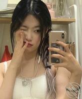 性感的骚货母狗自拍裸照